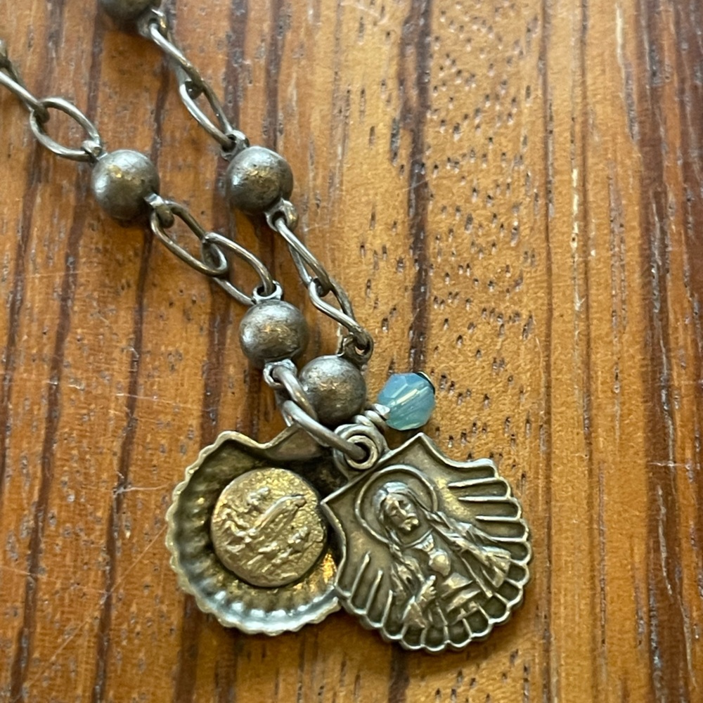 Sacred heart pendant necklace